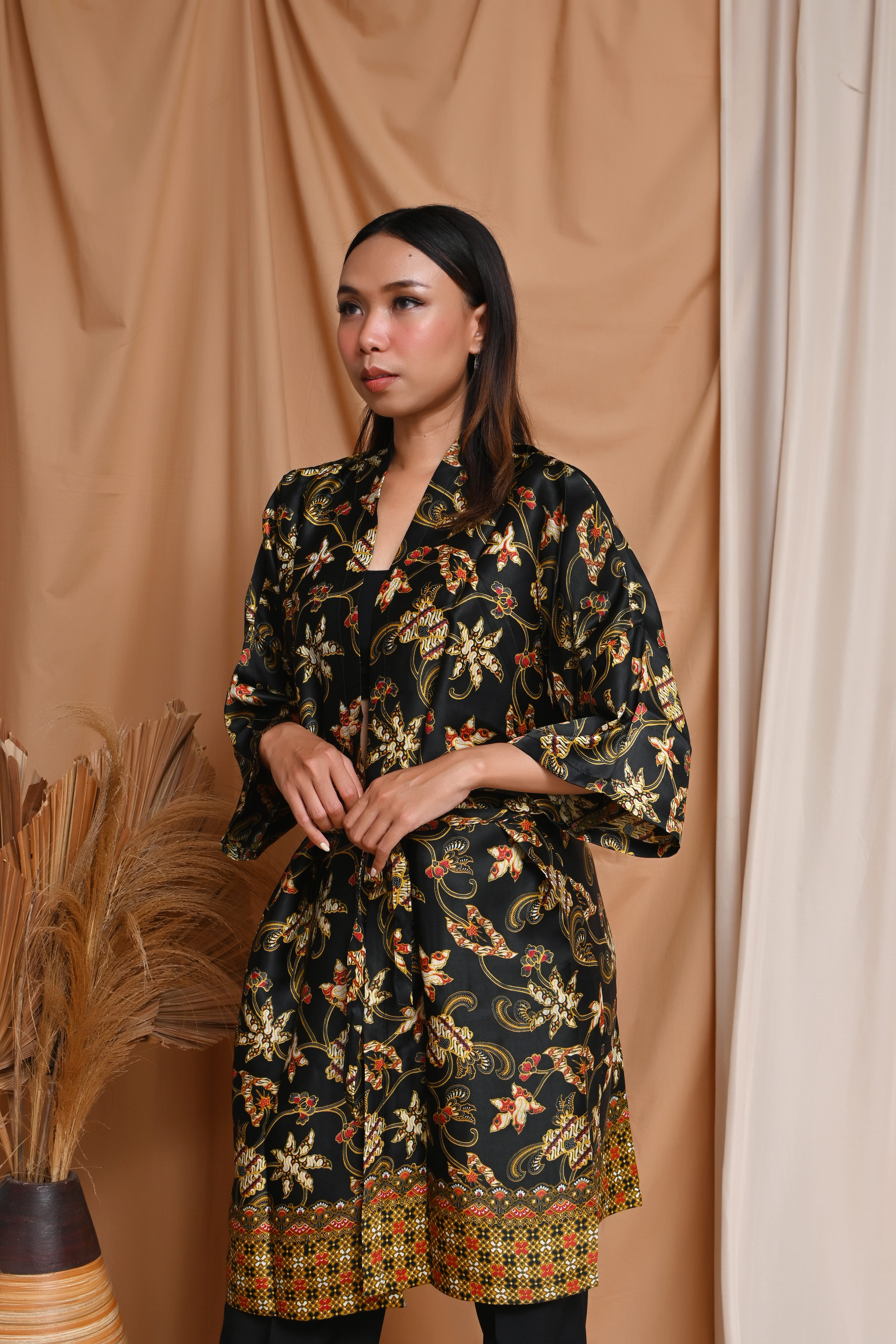 Gayakami Raisa Outer